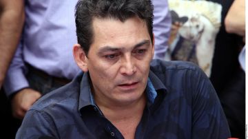 El cantante José Manuel Figueroa sigue en luto por la muerte de su padre, cuya propiedad en Morelos ha sufrido una baja de empleados.