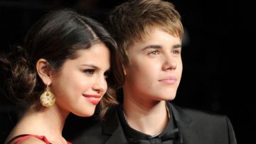 Así de enamorados y felices lucían Selena Gómez y Justin Bieber de novios, hace unos años.