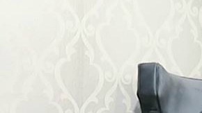 Vestido de negro y con gesto serio, Larry Hernández ha querido dar explicaciones a sus fans.