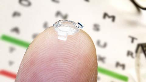 El Bionic Lens Ocumetic, creado por el optometrista Gareth Webb.