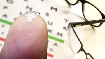 El Bionic Lens Ocumetic, creado por el optometrista Gareth Webb.
