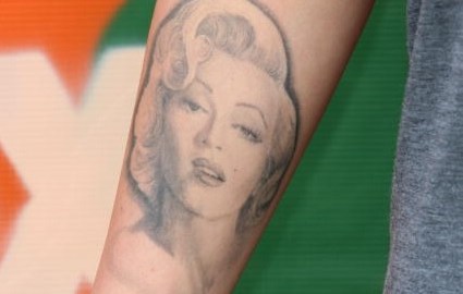 Portar un tatuaje de la artista podría meterte en problemas con la ley.