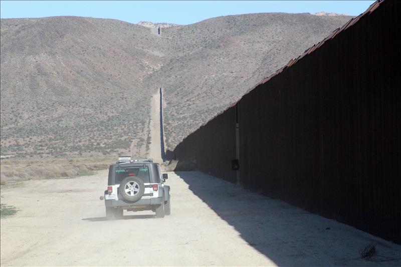 El sondeo mostró diferencias respecto a la construcci'on de un muro fronterizo.