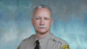 Michael Rothans lleva 30 años sirviendo en el Departamento del Sheriff de Los Ángeles.