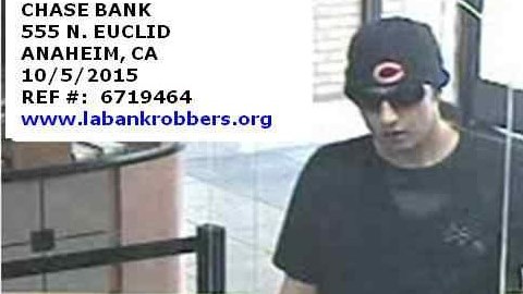 El primer incidente de robo se llevó a cabo en un banco Chase en la ciudad de Anaheim.