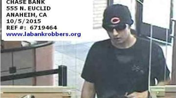 El primer incidente de robo se llevó a cabo en un banco Chase en la ciudad de Anaheim.