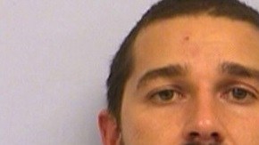Shia LaBeouf no parece superar su problema con el alcohol y nuevamente es encarcelado por las autoridades por desorden público.