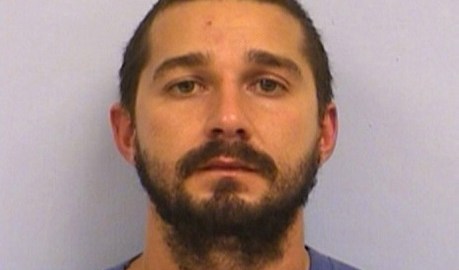 Shia LaBeouf no parece superar su problema con el alcohol y nuevamente es encarcelado por las autoridades por desorden público.