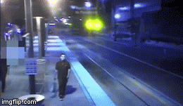 El LAPD difundió un video donde aparece el individuo.