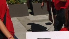 Decenas de miembros de UTLA han protestado la expansión de escuelas chárter. (Twitter @UTLAnow)