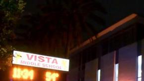 Una persona murió a consecuencia de un disparo frente a  la Escuela Secundaria Vista , en Panorama City, el domingo en la noche.