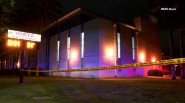 Una persona murió a consecuencia de un disparo frente a  la Escuela Secundaria Vista , en Panorama City, el domingo en la noche.