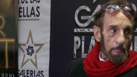 El primer actor Germán Robles estuvo como invitado de honor en la exposición fotográfica Uter Tarot.