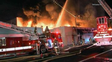 Un incendio ocasionó daños la madrugada del lunes en varios negocios del área de San Pedro