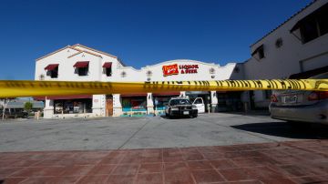 La tarde del lunes, el hombre fue asesinado a tiros dentro de una tienda en Paramount.
