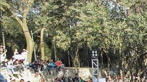 Cientos de personas vestidas como los integrantes de la banda británica The Beatles  batieron el récord Guinnes en Ciudad de México.