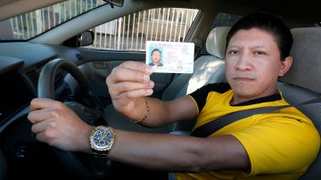 El guatemalteco Danilo Franco suele prestar su auto a otras personas para que tomen el examen de manejo AB60.