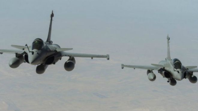 Francia lanza primeros ataques aéreos contra ISIS en Siria