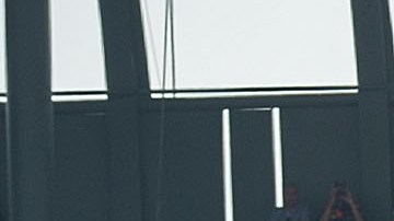 El Gran Premio de México de Fórmula 1 fue un exito rotundo en los graderíos. Aquí, la postal más típica de la carrera, con la salida del estadio y el Palacio de los Deportes en el fondo.