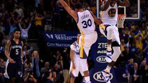 Los Warriors de Golden State ganaron sus primeros juegos de la temporada por un total acumulado de 100 puntos.
