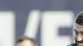 Turán y Dani Alves durante un entrenamiento.