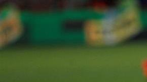 Jackson Martínez (izq.) presentó un esguince de cuello de pie tras el partido ante Chile.