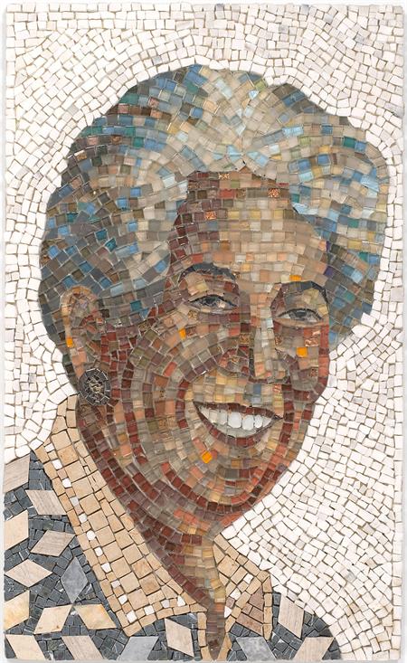Reproducción de un retrato de Antonia Pantoja realizado por Manny Vega, con mármol, cristal y piedra de mosaico e instalado en El Barrio.