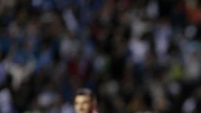 Festejo de Robert Herrera al límite del partido en el Cuauhtémoc.