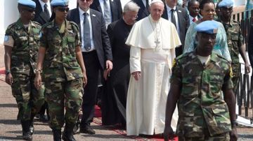El papa Francisco a su llegada a la Bangui, capital de la República Centroafricana.