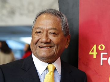 El cantautor Armando Manzanero defiende a Luis Miguel pero no está de acuerdo con el proceder de su equipo de trabajo.