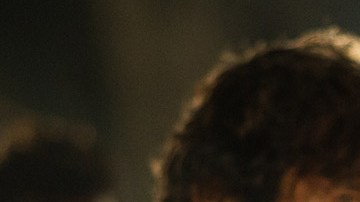 Antonio Banderas en una escena de 'The 33'. Detrás, Lou Diamond Phillips.