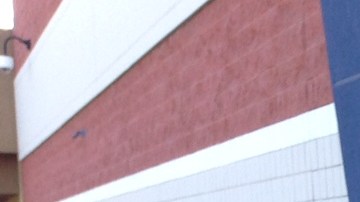 Este año hay pocos compradores del 'Viernes Negro' a la espera de las ofertas. / ISAÍAS ALVARADO