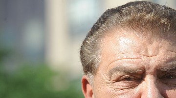 Mario Kreutzberger, mejor conocido como "Don Francisco", reaparece en la televisión por el Teletón USA.