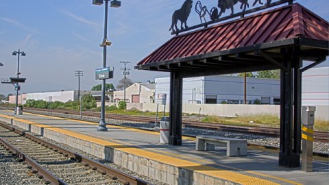 El hombre fue atropellado sobre las vías en El Monte.