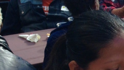 Miles de personas recibieron una cena anticipada de Thanksgiving en el centro de Los Ángeles. /ISAÍAS ALVARADO