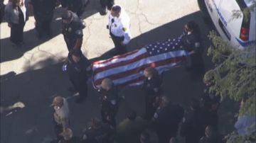 El cuerpo de Ricky Galvez fue cubierto con una bandera de EEUU.