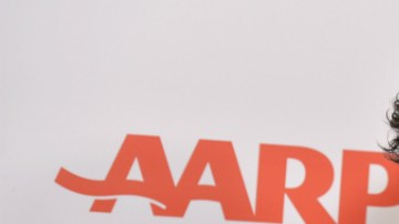 El actor colombiano se une a otros artistas que han criticado la polémica decisión de NBC.