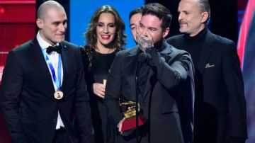 J Balvin, muy emocionado al recoger su premio a la mejor canción urbana por "Ay Vamos".