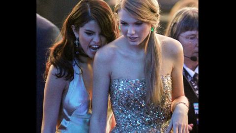 Taylor siempre está ahí para apoyar a Selena cuando lo necesita.