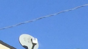 Se espera que las fuertes ráfagas de viento que ascienden hasta 80 millas por hora continúen hasta el miércoles. (La Opinión)