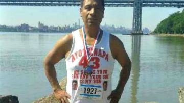 El padre de uno de los normalistas participó en el Maratón de Nueva York para apoyar la causa.