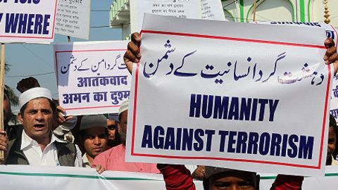 Musulmanes marcharon contra Estado Islámico en India el fin de semana.