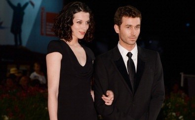 Así lucían públicamente el actor James Deen y su entonces novia Stoya hace un par de años.