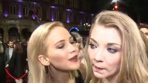 “¡Oh por Dios! Nos hemos besado frente a la cámara y me gustó”, dijo Jennifer entre risas.