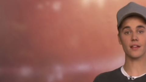 Muchos opinan que el cantante canadiense no se merece llevar puesta esta camiseta.