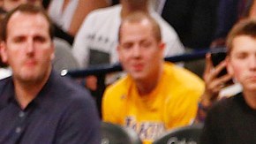 Kobe Bryant lucha por el balón con Thomas Robinson.