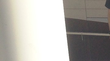 Frente al edificio del LAPD se encuentra un altar donde están grabados los nombres de personas que han muerto a manos del LAPD.