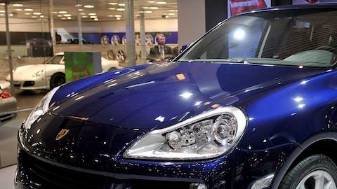 GEN550.GINEBRA (SUIZA).3/3/2009.-Imagen del nuevo Porsche Cayenne Diesel presentado en el dia para la prensa del Salón Internacional del Automóvil de Ginebra hoy martes 3 de marzo de 2009 en Ginebra, Suiza. Este evento abre sus puertas del 5 al 15 de marzo, periodo durante el cual más de 1.000 marcas presentarán sus últimas creaciones. EFE/SANDRO CAMPARDO