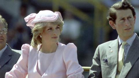 La Princesa Diana y el Princípe Carlos en un evento en 1983 cuando estaban casados.