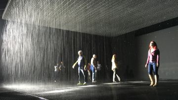 'Rain Room' en LACMA permanecerá abierta de jueves a martes hasta el 6 de marzo.